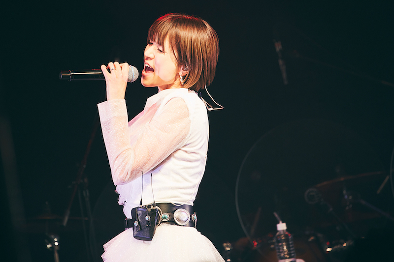 2026年3月28日、渋谷duo MUSIC EXCHANGEで歌うhitomi（撮影：Yuma Totsuka）