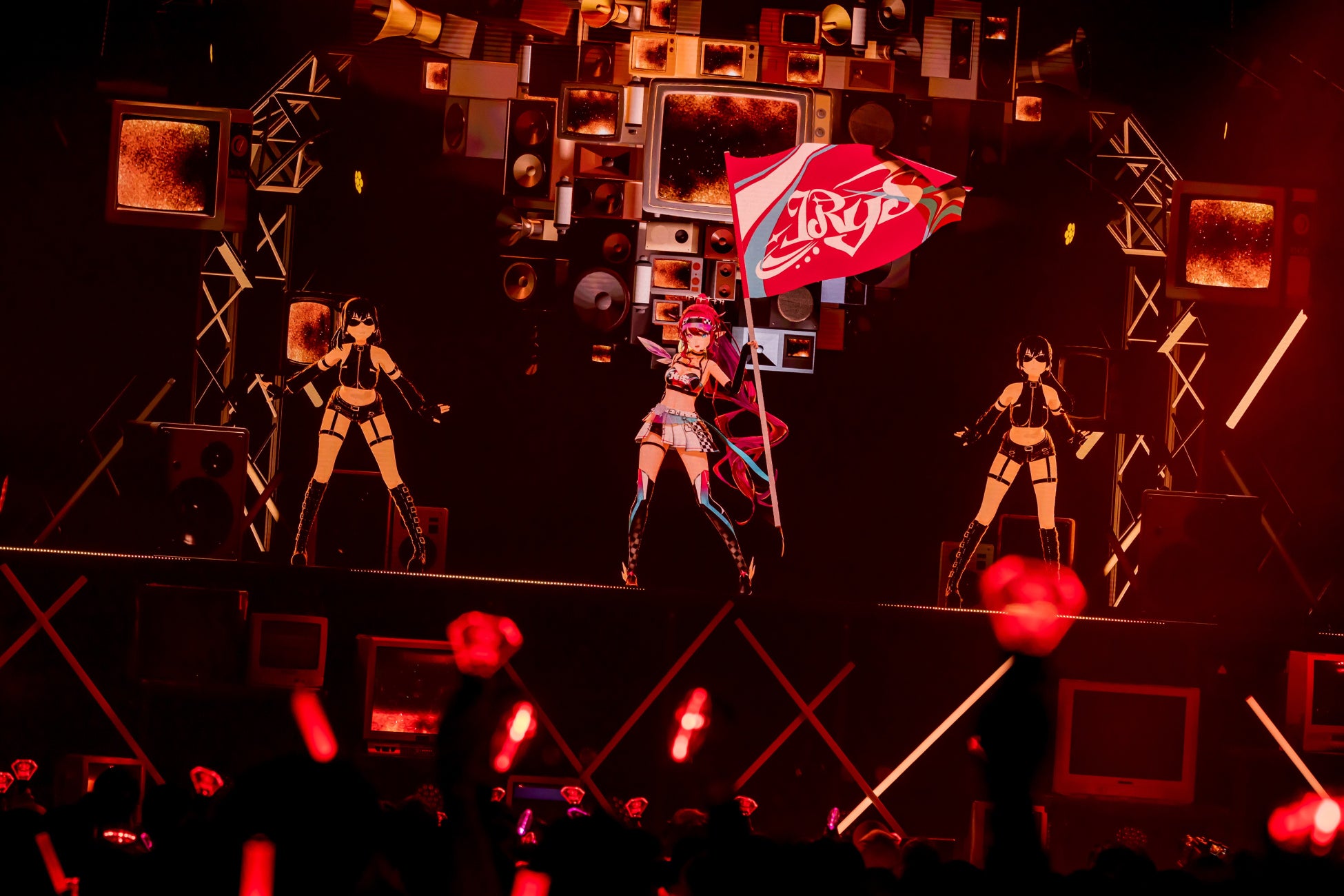 IRyS（2026年10月6日、初ソロ公演での「BE MY FLAME」。撮影：Takashi Konuma、© COVER）