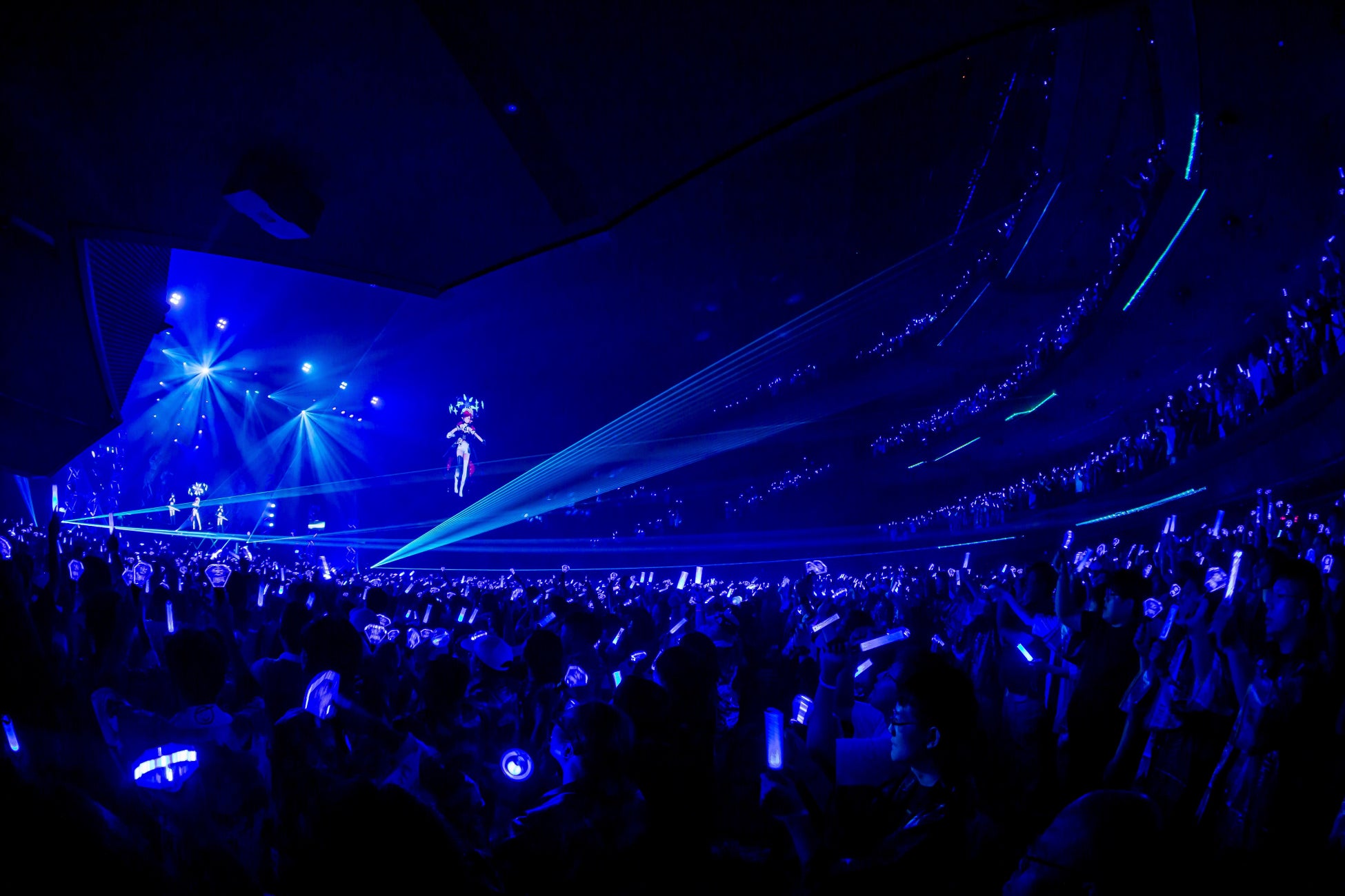 IRyS(2026年10月6日、初ソロ公演での「Gravity(Trance Remix)」。撮影:Takashi Konuma、© COVER)