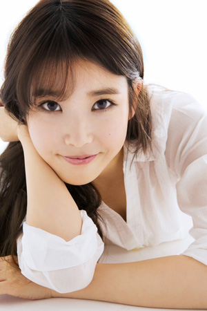 IU（2013年「CDJournal」掲載写真）