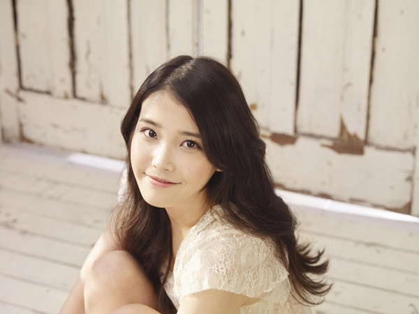 IU（2012年「CDJournal」掲載写真）