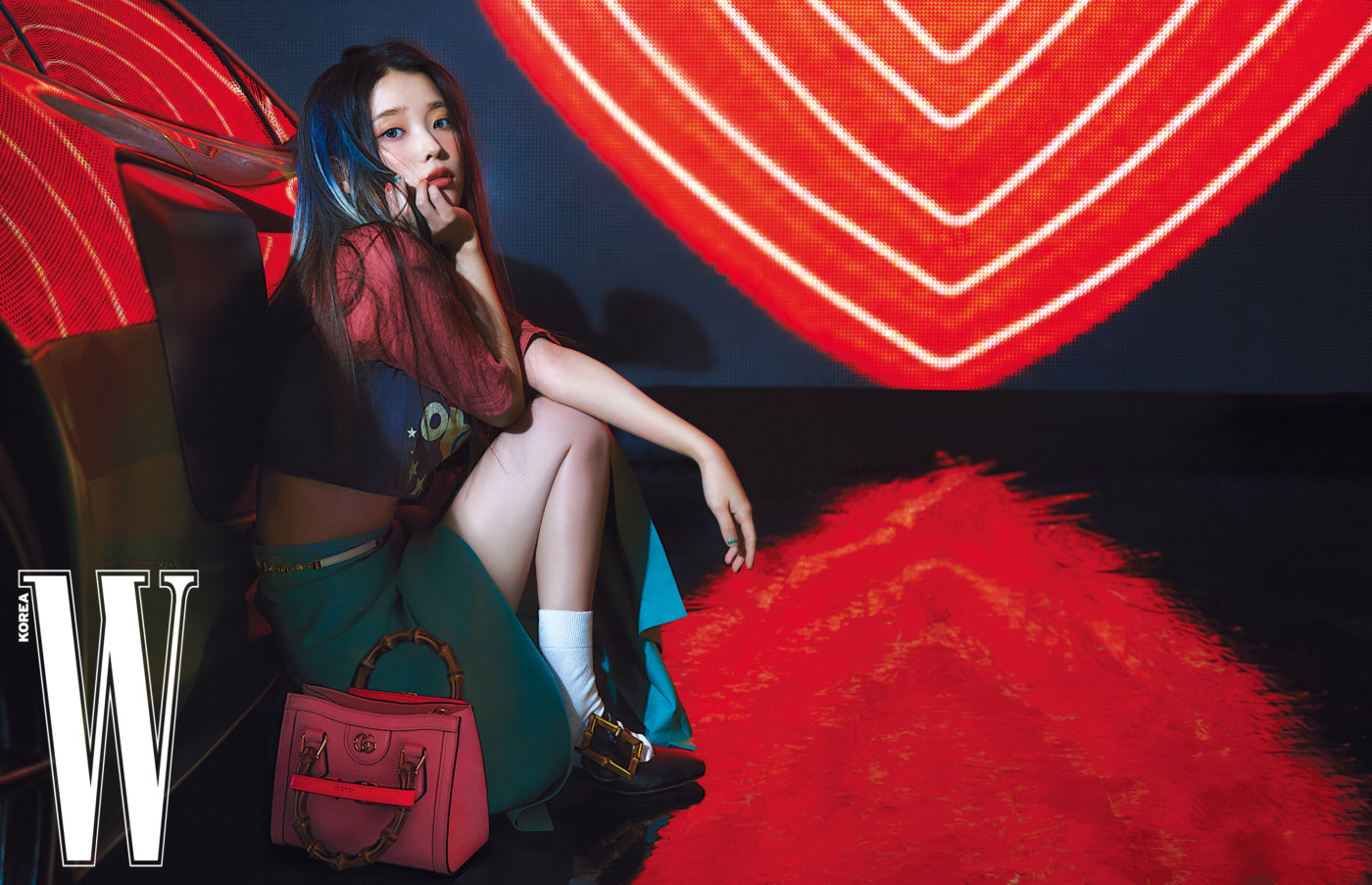 IU（2021年「W Korea」掲載写真／撮影：김희준）。