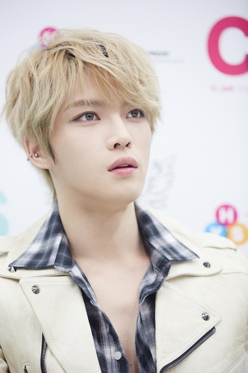 2013年12月の大阪公演の取材写真に写るジェジュン