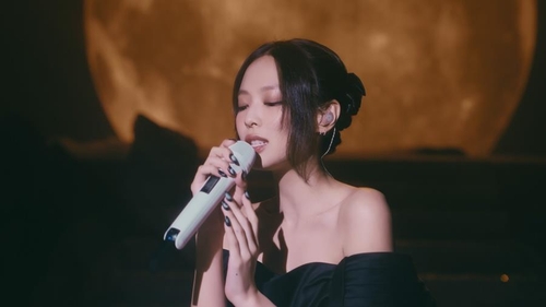 2023年公開「You & Me（Jazz ver.）」ライブクリップのJENNIE（YG Entertainment提供）