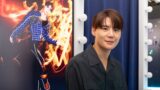 2025年のメディアアート展で取材に応じたジュンス