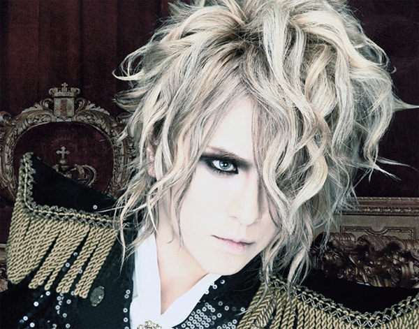 2015年『Royal Blood ～Revival Best～』の取材に掲載されたKAMIJO