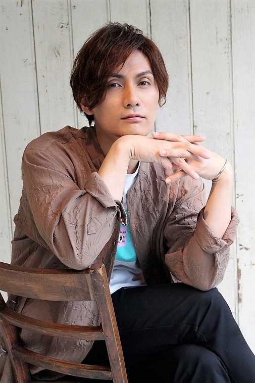 2021年10月掲載の加藤和樹。写真出典：エンタステージ