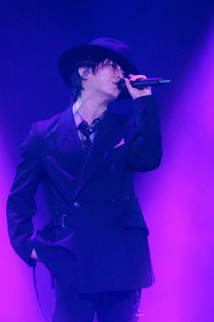 2026年のソロツアーで歌う亀梨和也