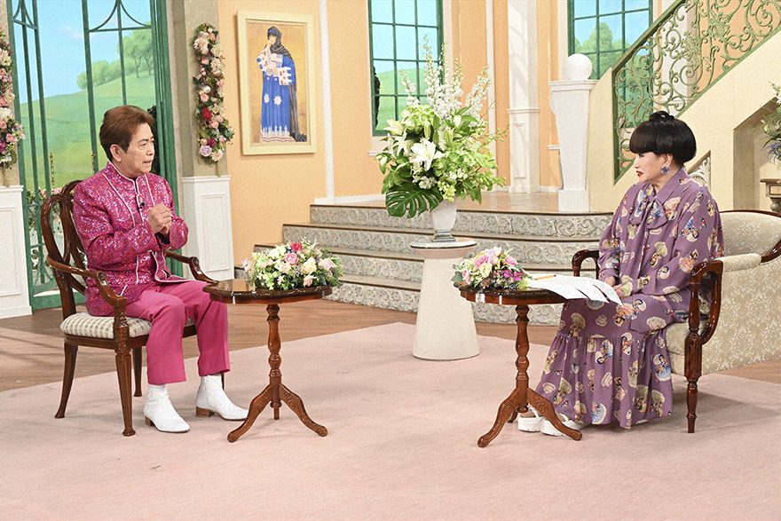 2023年6月20日放送の『徹子の部屋』で黒柳徹子と話す平浩二