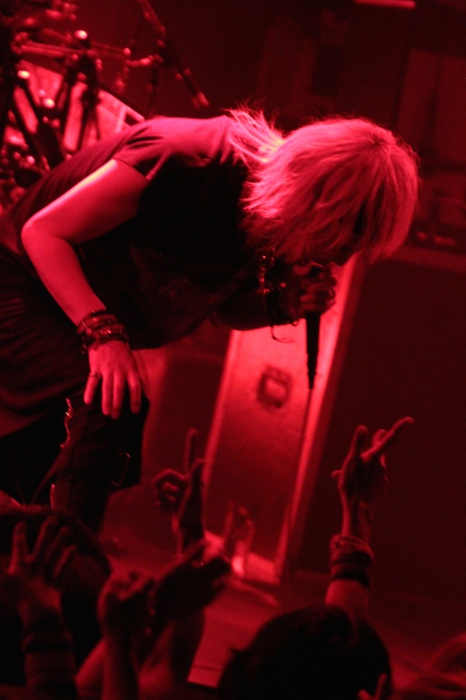 2015年11月3日、大阪CLUB QUATTRO公演のkyo（撮影：Takeshi “GUTS” Nakatani）