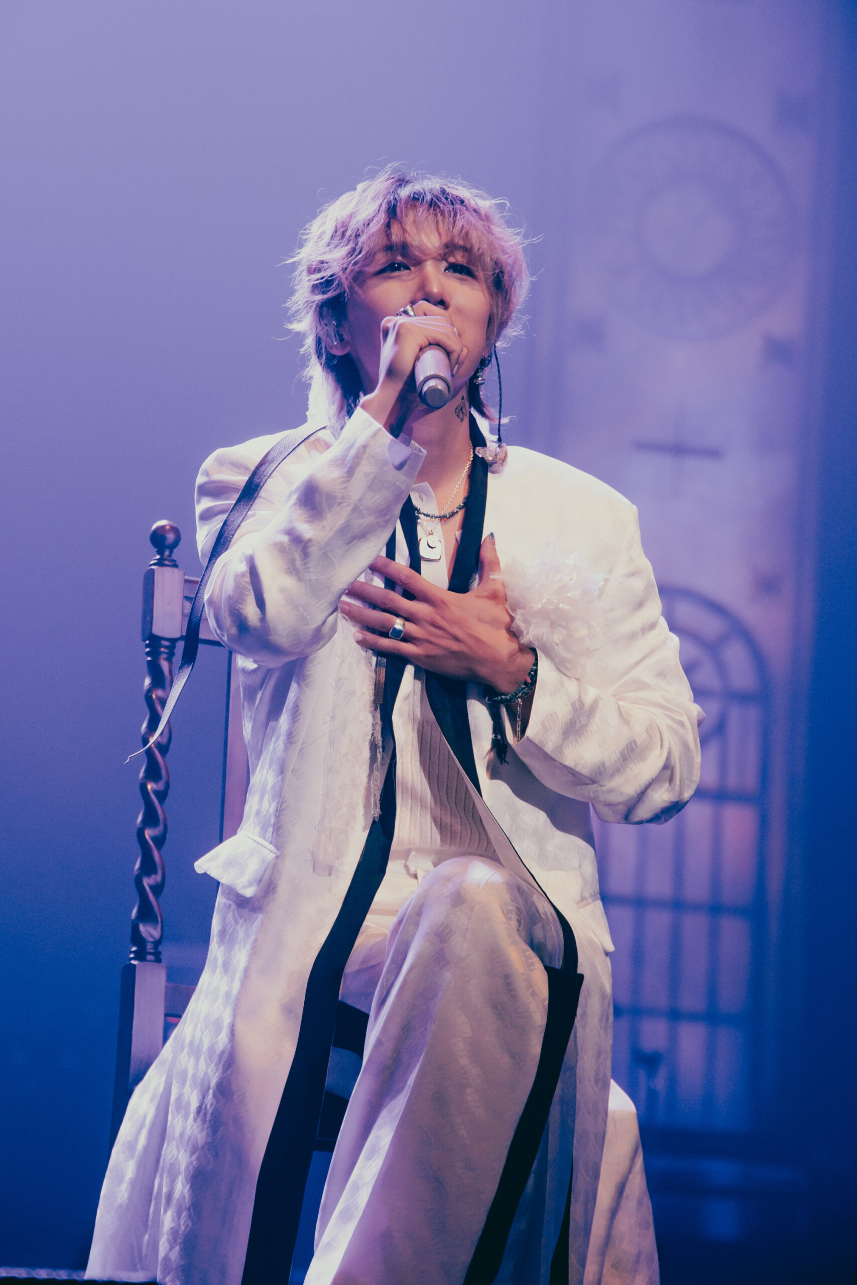 2026年9月27日の東京公演で歌うイ・ホンギ