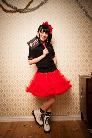 Machico（2014年『COLORS』発売記念取材のHMV制服着用フォトギャラリー掲載写真）。