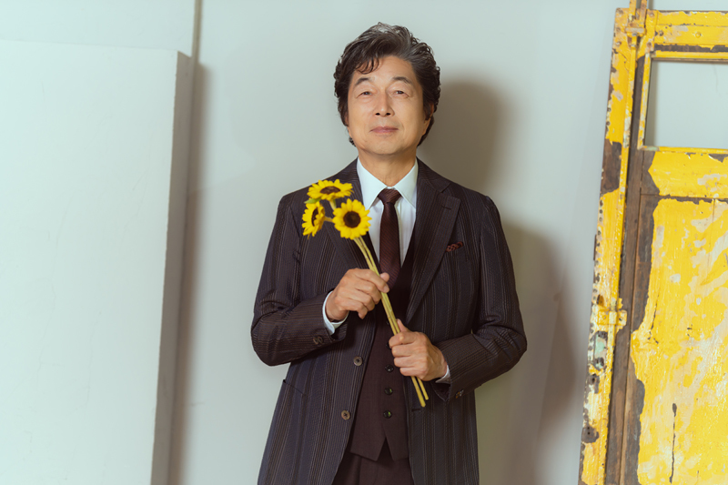 中村雅俊の取材写真(2023年、撮影:宮田浩史)