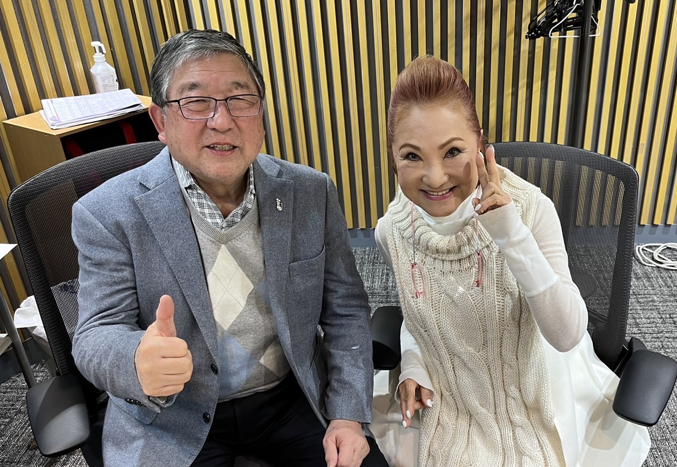 2022年12月のラジオ出演時の北原ミレイ（右）と徳光和夫（左）