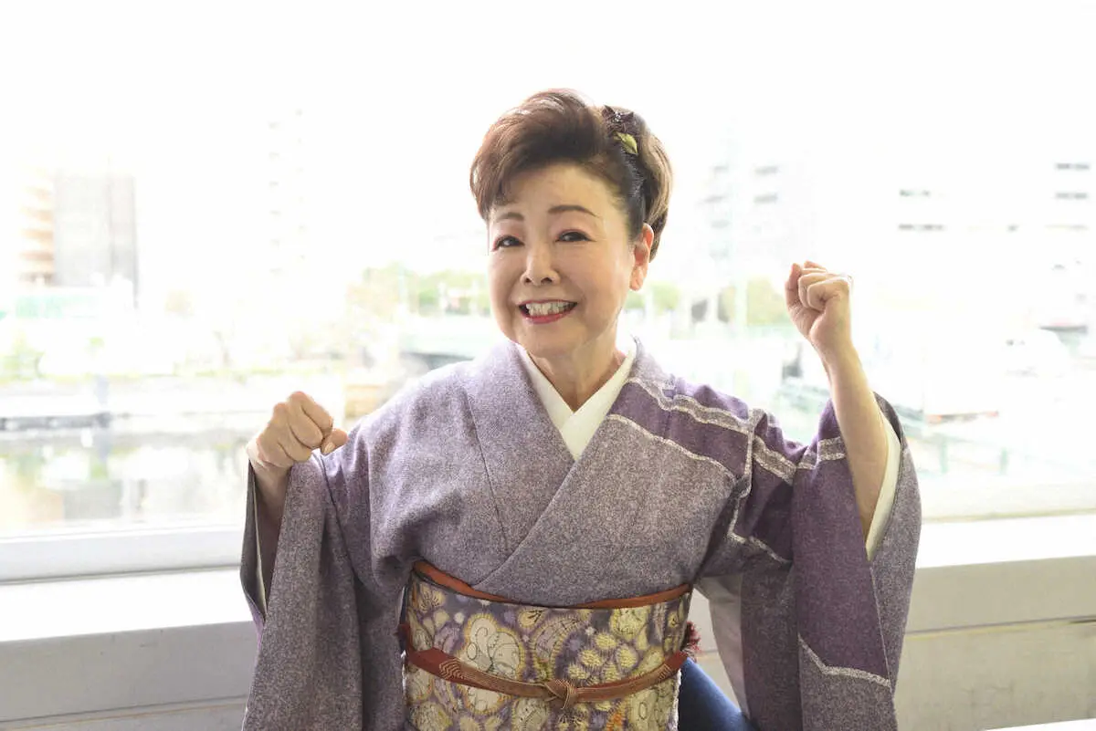 2023年の取材記事に掲載された中村美律子（撮影・小田切葉月）