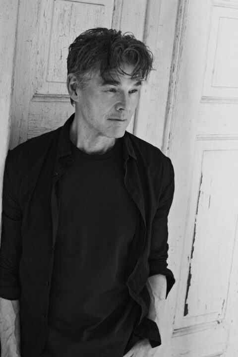 2026年9月の『Human Grace』公式インタビューに掲載されたモートン・ハルケット。