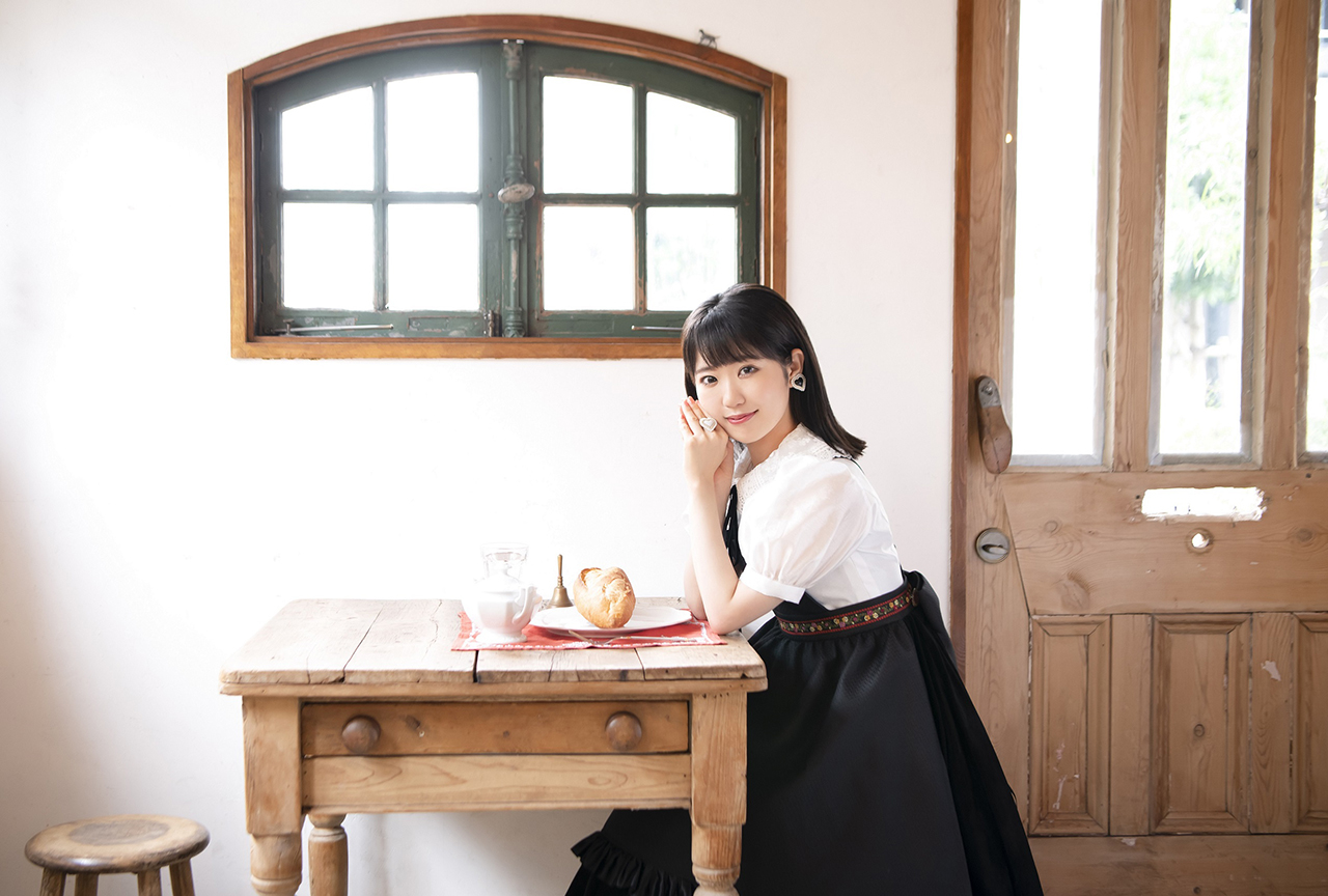 「冷めない魔法」発表時の東山奈央