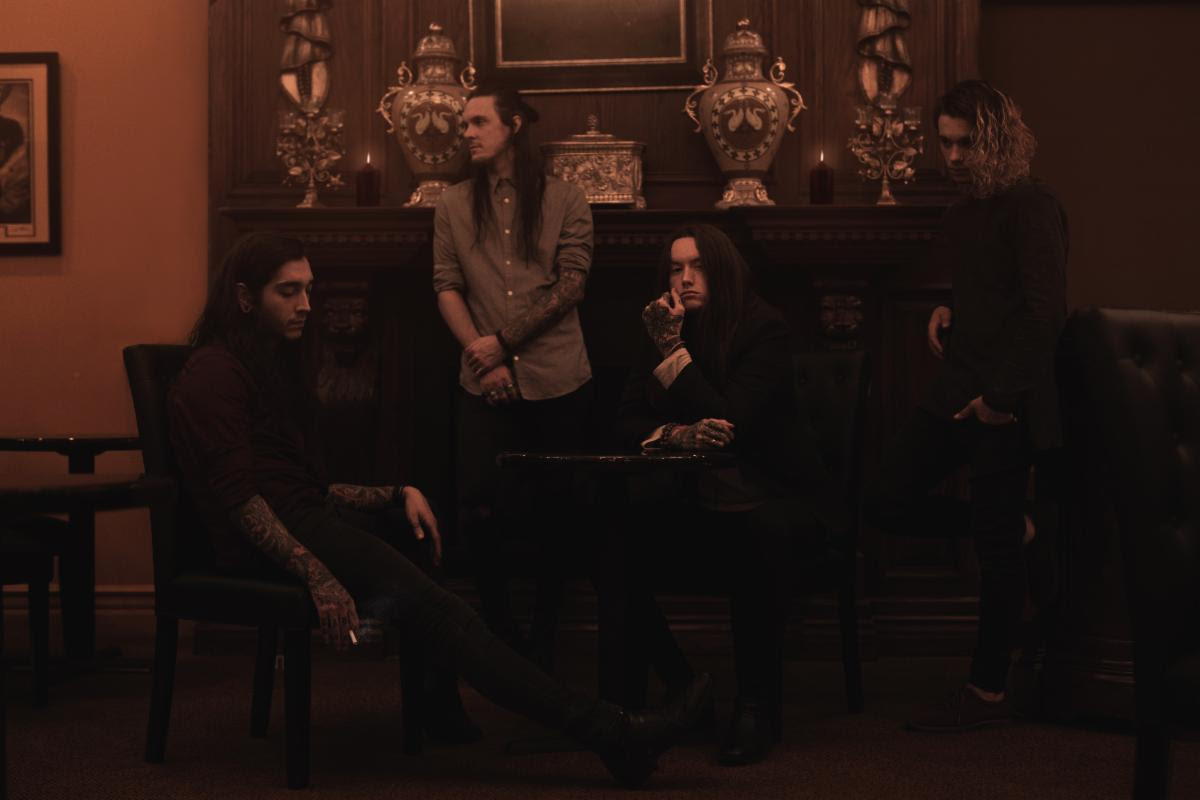 Bad Omens（ノア・セバスチャンは左から3人目／2020年のBPM掲載写真）。
