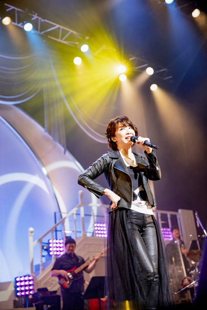 2019年のファースト・ソロ・コンサートで歌う伊藤蘭
