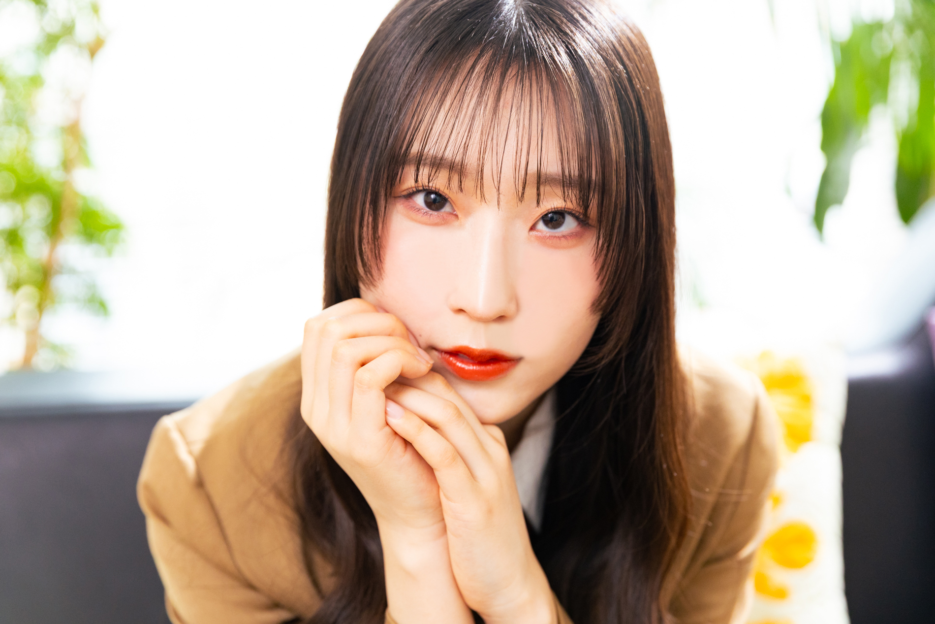 Billboard JAPANの取材で、手を口元に添える段原瑠々（撮影：SHUN ITABA）