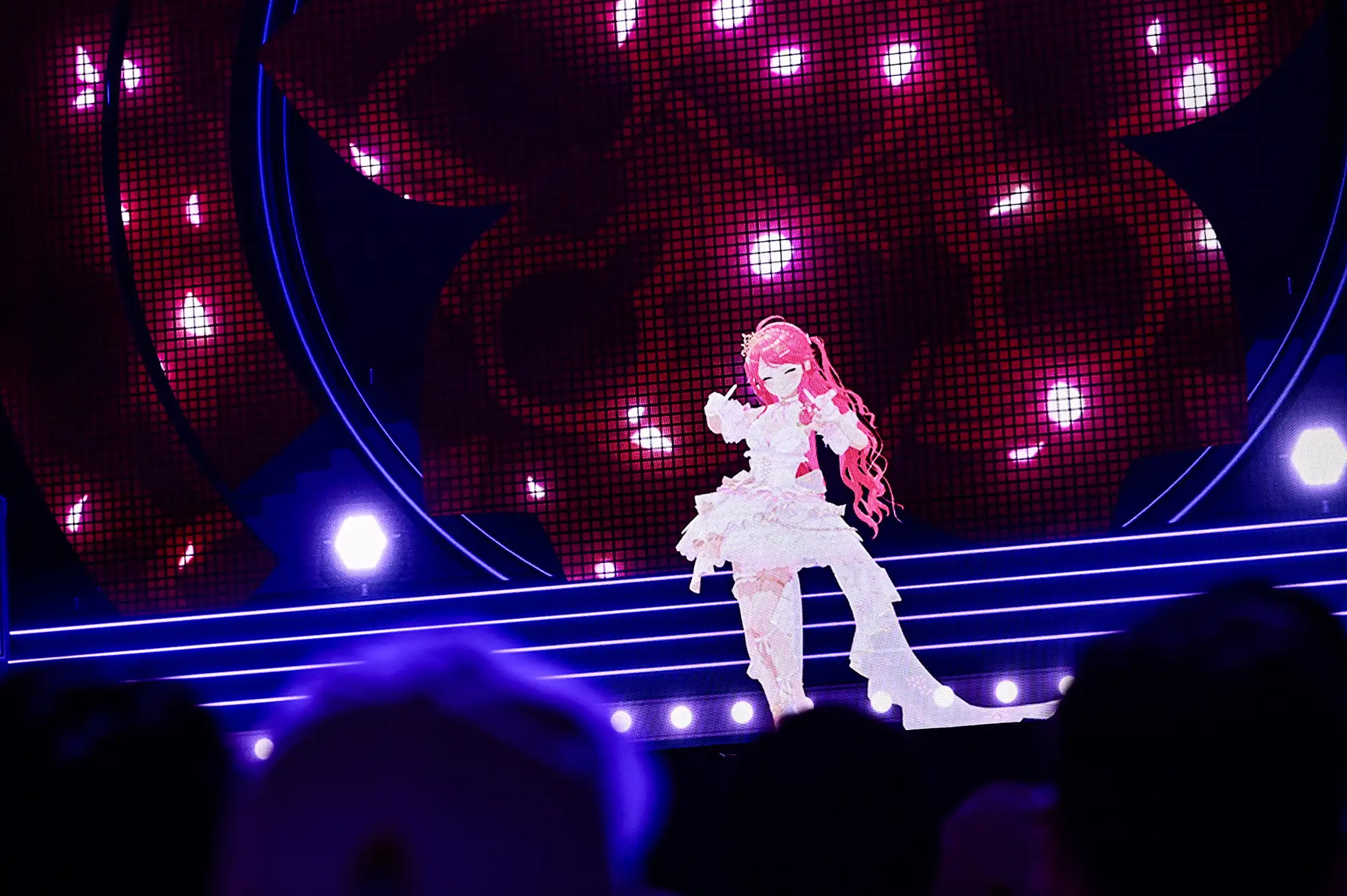 2024年の初ソロライブで「SUNAO」を歌うさくらみこ(撮影:高田真希子)