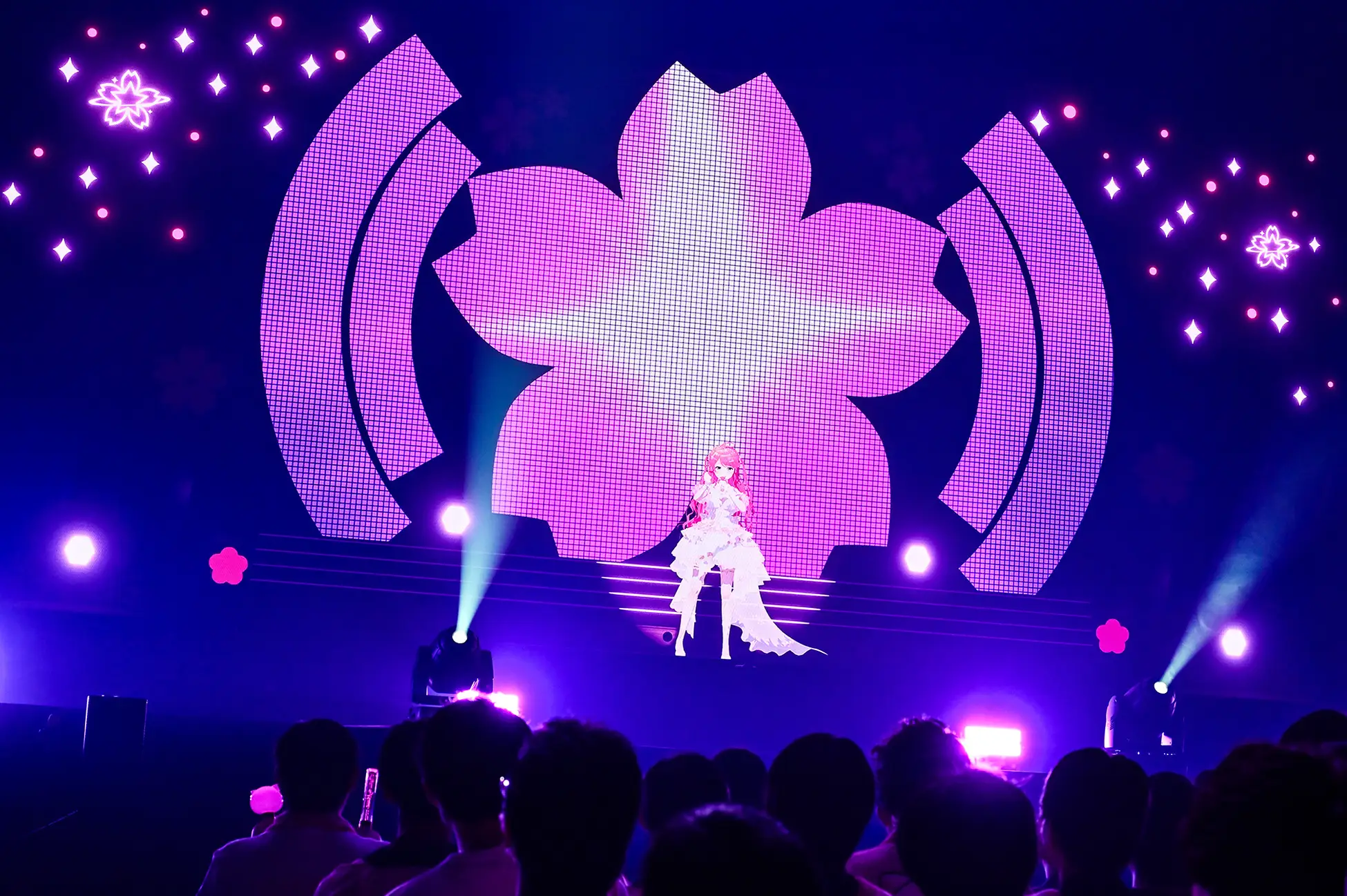 2024年の初ソロライブで「flower rhapsody」を歌うさくらみこ（撮影：高田真希子）