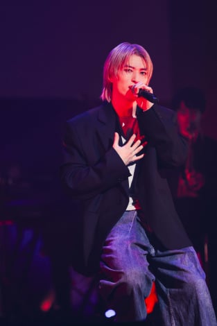 2025年1月のソロ公演「Love in the sky」で歌う金城碧海