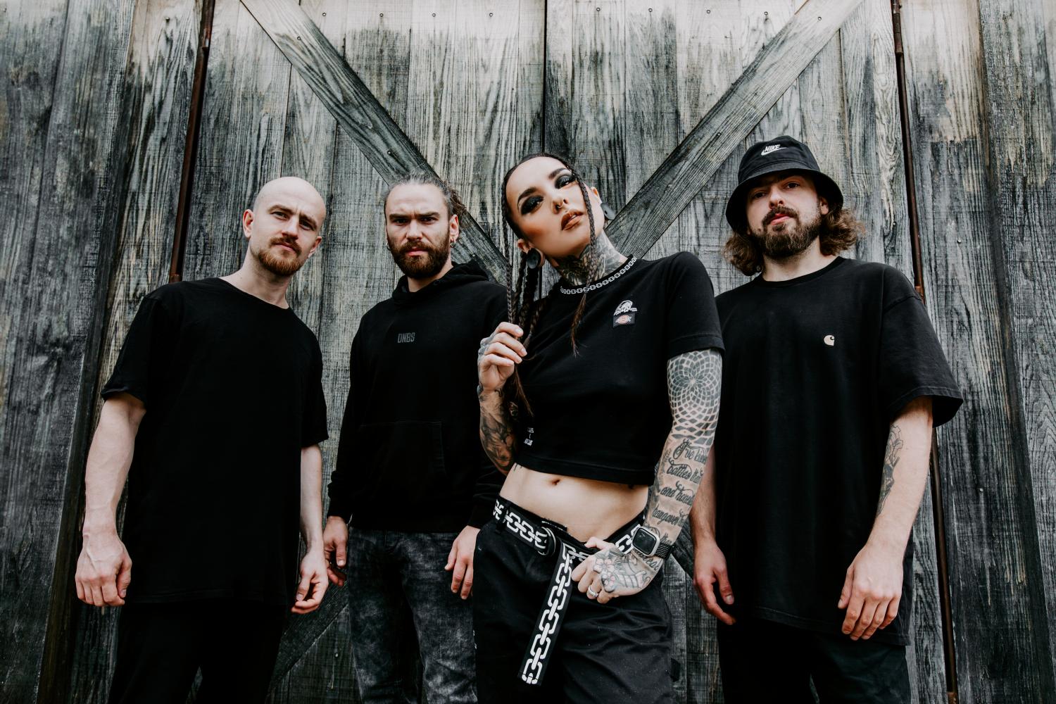 『Duél』発表時のJinjer（写真：Lina Glasir）