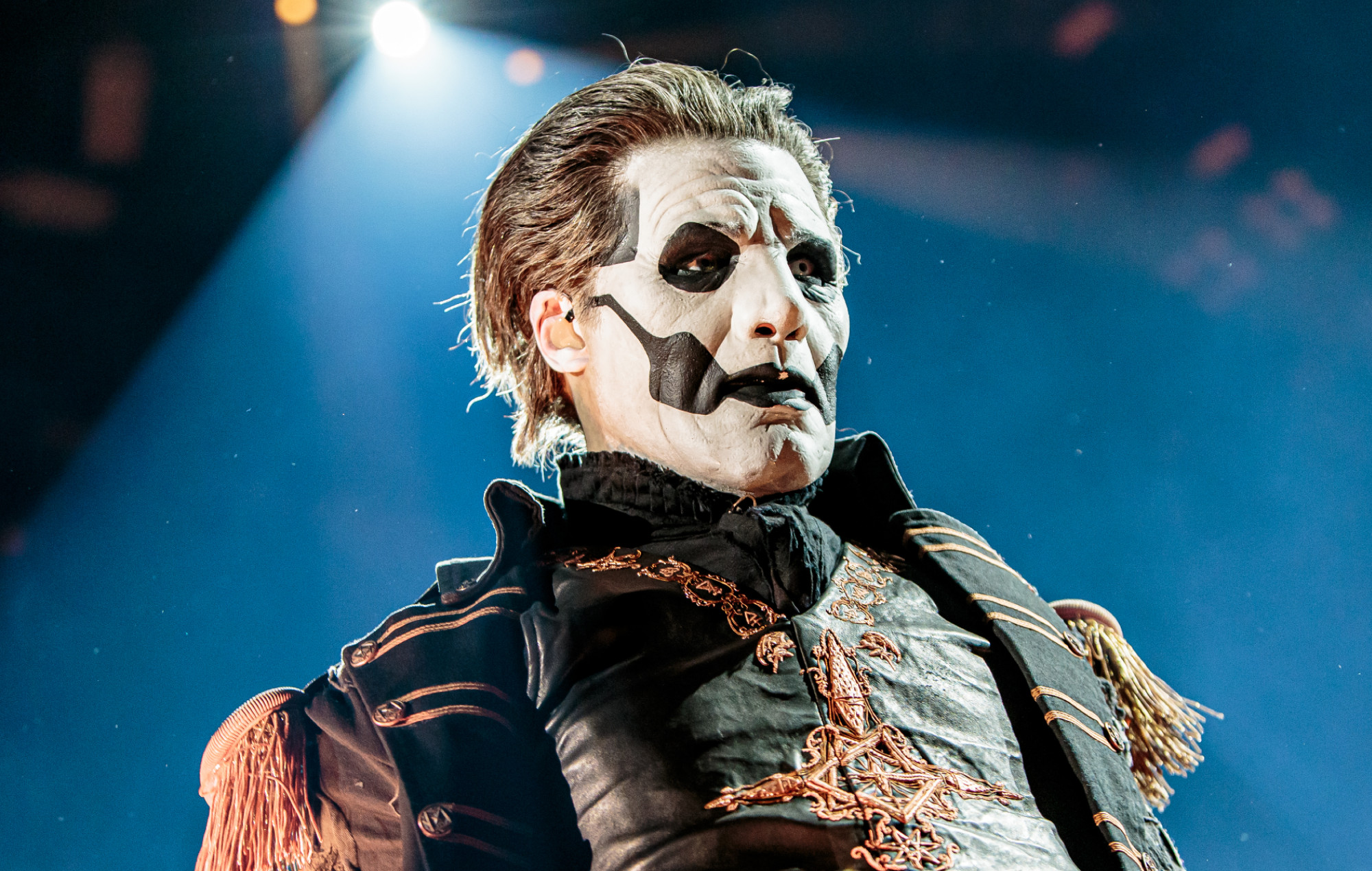 トビアス・フォージが演じるPapa Emeritus IV（2022年5月5日、ミラノ公演／撮影：Sergione Infuso／Corbis for Getty）