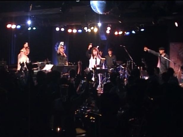亜蘭知子と共演者（2010年5月27日の復帰ライブ、本人ブログ掲載）