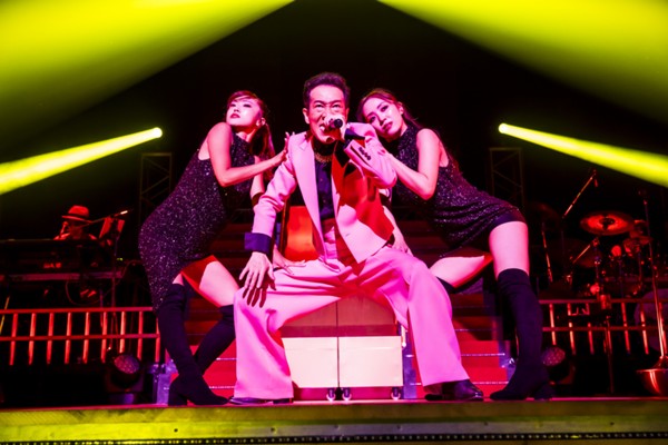 2026年7月23日、ツアー初日の川口公演に立つ田原俊彦