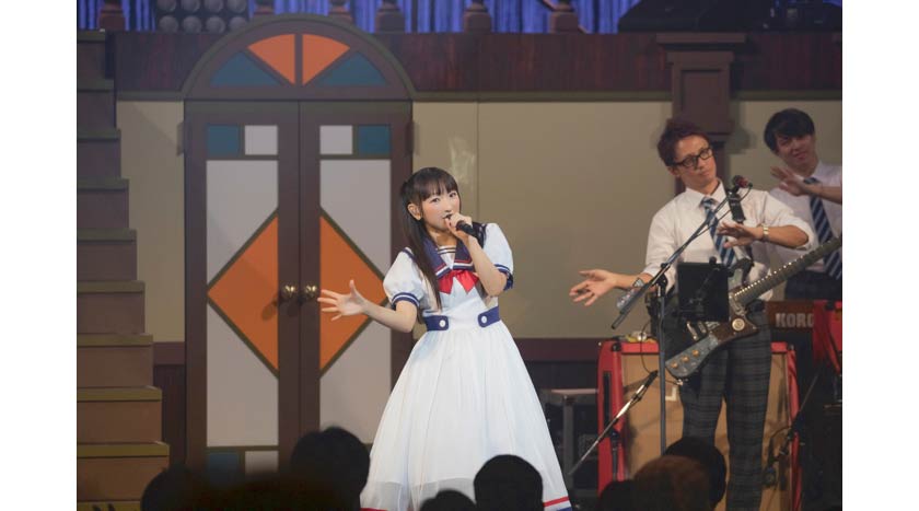2019年『文学少女倶楽部』のステージに立つ堀江由衣(ライブドアニュース)
