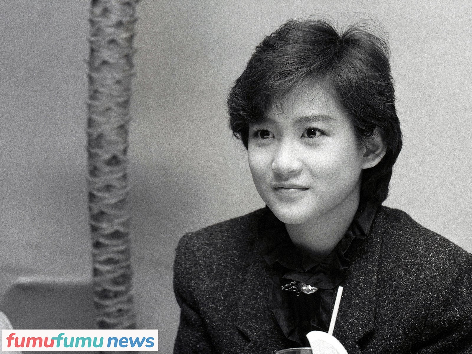 1985年、インタビューに答える岡田有希子／撮影・佐藤靖彦、fumufumu news掲載