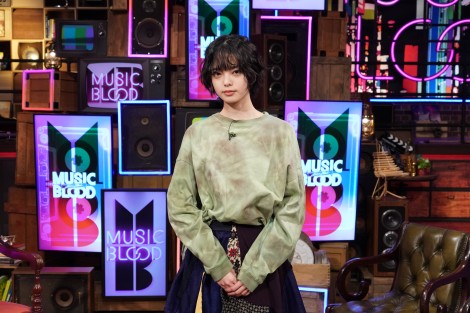 2022年4月1日放送「MUSIC BLOOD」に出演した平手友梨奈